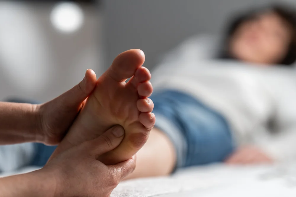 Tableau et décoration florale dans le cabinet de massage