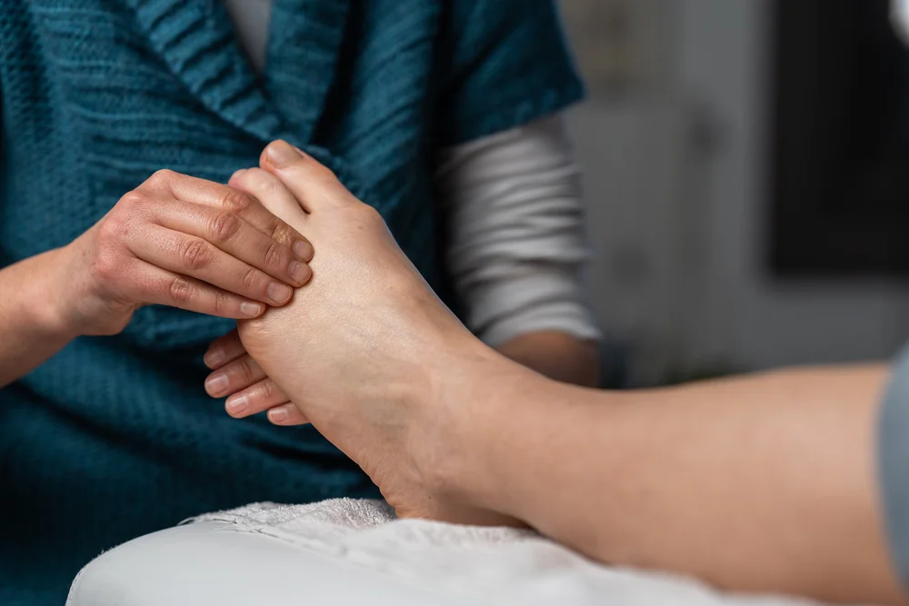 Bougie parfumée et galets de massage pour détente profonde